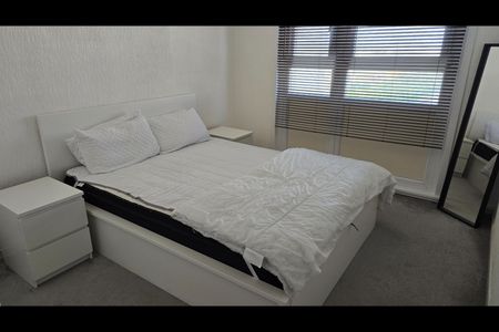 Room in a Shared Flat, Dundasvale Court, G4 - Photo 4