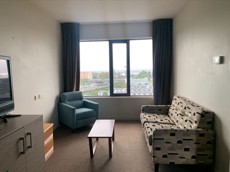 2 large Double Bedroom including CARPARK / Small pet negotiable - Photo 2