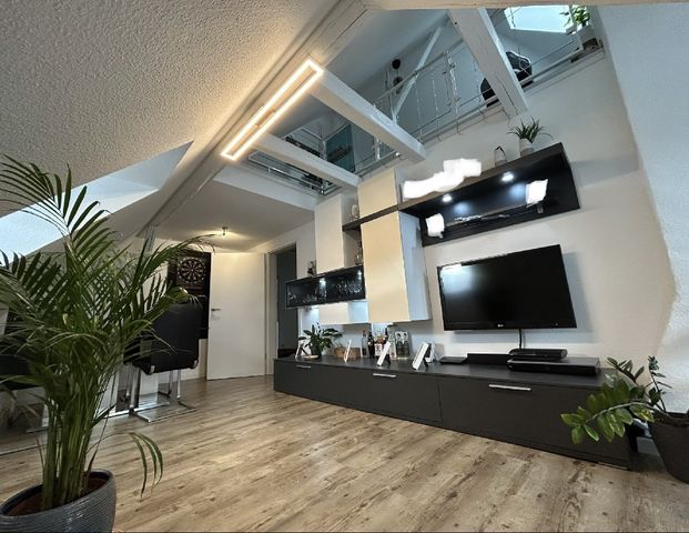 Sie suchen das Besondere? 115m2 große 3,5-Zimmer-Dachgeschosswohnung in 1A-Lage! - Photo 1