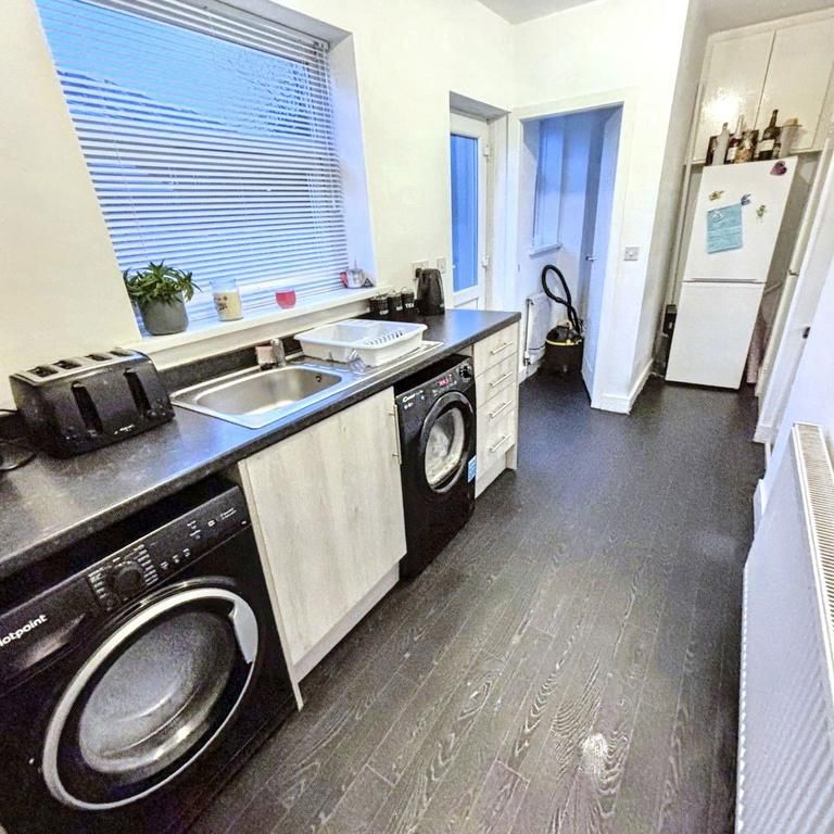 3 bedroom semi-detached house to rent - Photo 1