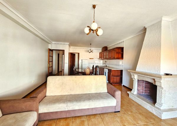 2 bedroom flat with balcony a stone's throw from Vageira Beach!