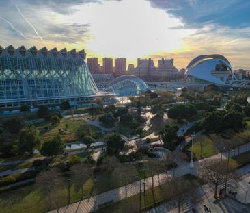 3 room luxury penthouse for rent in Valencia, Spain - Photo 4