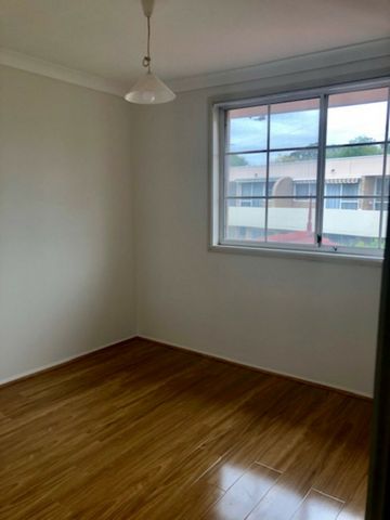 Beautifully Presented 3 Bedroom Townhouse!! - Photo 3