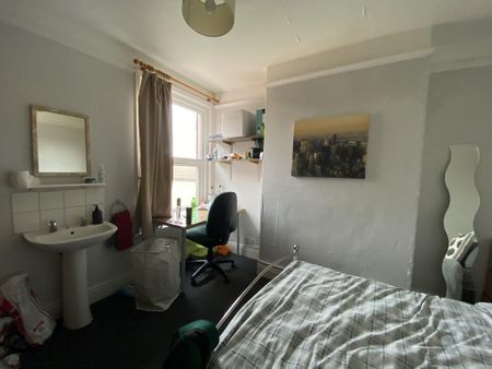 7 bedroom semi-detached house to rent - Photo 3