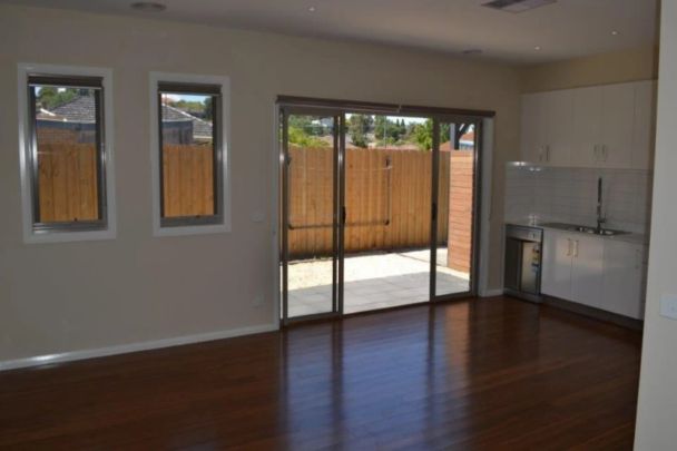 Confort and Style - Photo 1