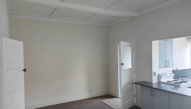 Sunny 2-Bedroom Unit in Central Epsom – DGZ - Photo 1