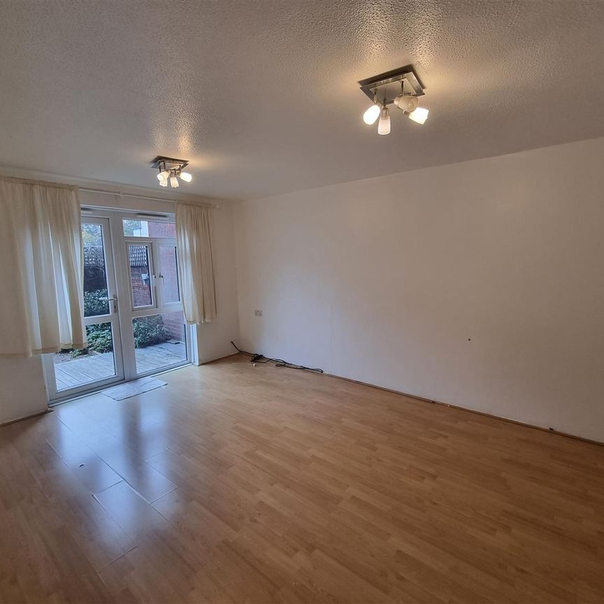 Singleton Close, Croydon - Photo 1