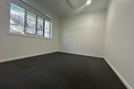 SPACIOUS AND LOW MAINTENANCE FAMILY HOME - Photo 4