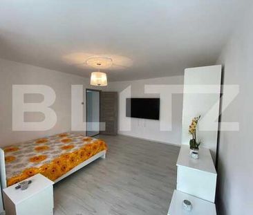 Apartament de lux, 3 camere, semidecomandat - Fotografie 1