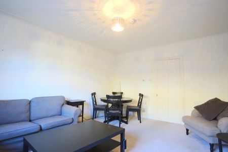 3 bedroom flat to rent - Photo 2