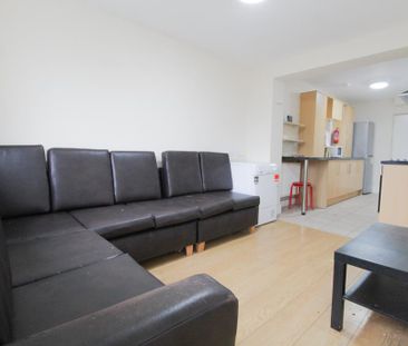 1 bedroom in a house share to rent - Photo 3