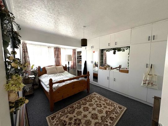 Barnhill Road, Hayes, UB4 9AP - Photo 1