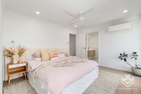 Modern 5-Year-Old Townhouse with Premium Finishes - Photo 5