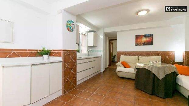 Single Bed in Rooms with Wi-Fi in 2-bedroom apartment available to rent in San Ildefonso, Granada - Photo 1