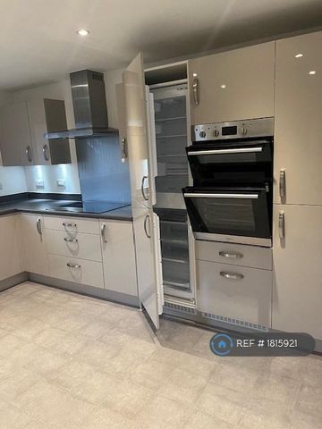 4 bedroom detached house to rent - Photo 2