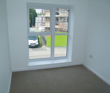 BASILDON - Photo 3