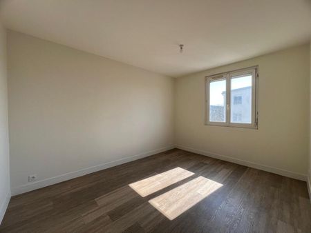 Location Appartement 4 pièces 80m² ST JEAN DE BRAYE 45800 - Photo 3
