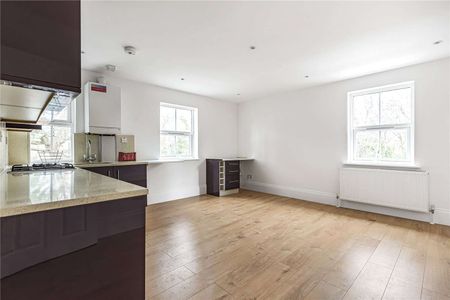 A first floor two bed apartment, set in a charming Victorian conversion. - Photo 2
