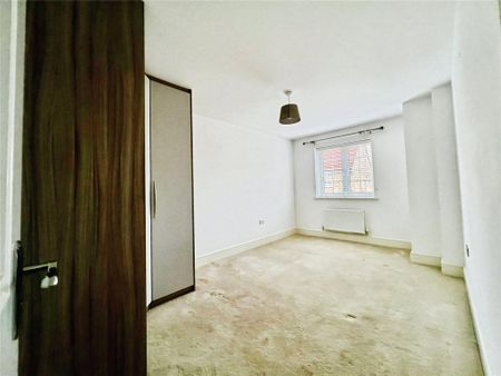 4 bedroom detached house to rent - Photo 3