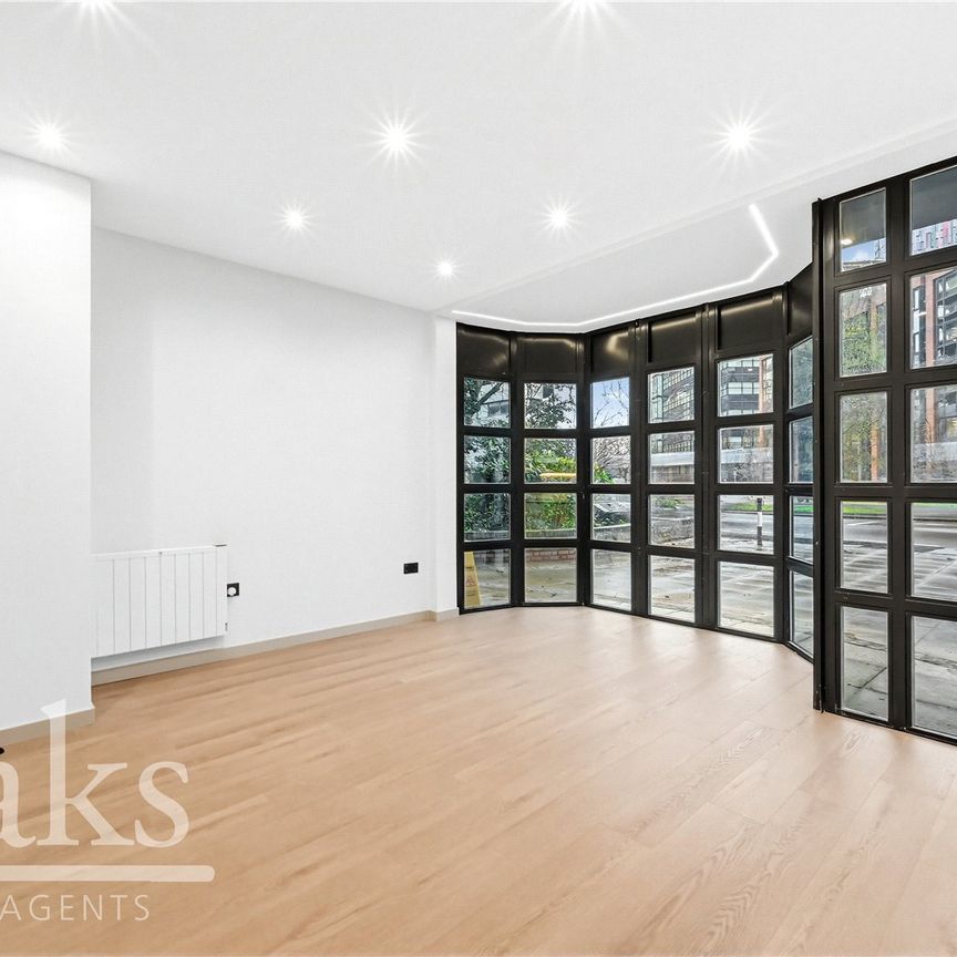 Dingwall Road, Croydon, Surrey - Photo 1