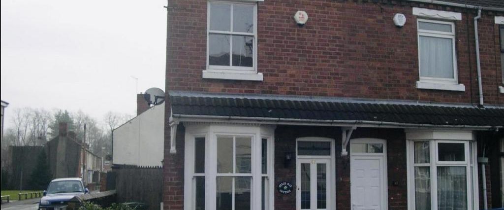 2 bedroom end of terrace house to rent - Photo 1