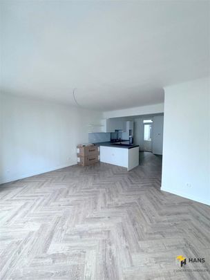 Gerenoveerd appartement ( 115m² ) met 2 slaapkamers, bureau en terras vlakbij het Centraal station van Antwerpen. - Foto 1