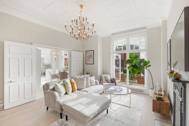 Perfectly designed contemporary mews house situated in the heart of Marylebone - Photo 1