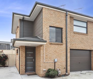 Spacious Townhouse in the Heart of Queanbeyan - Photo 2