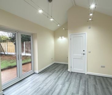 4 bedroom detached house to rent - Photo 2