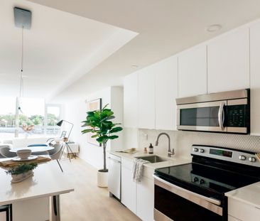 929 Richmond — 2 Bedrooms* - Photo 1