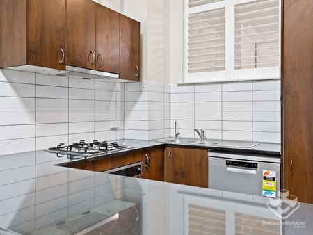 2-Bedroom Apartment in the Heart of Fortitude Valley - Photo 2
