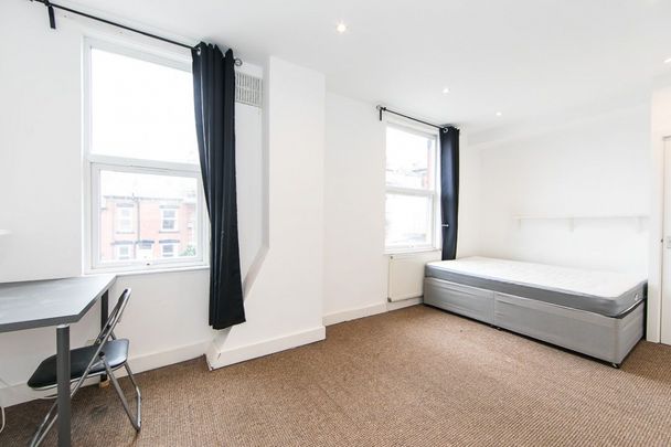 Martin Terrace, Burley, Leeds - Photo 1