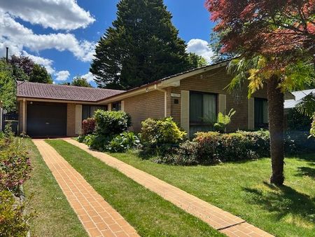 Short walk to Town - Photo 5