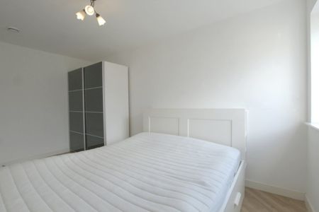 2 Bedroom Apartment, 122 Tooting High Street - Photo 2