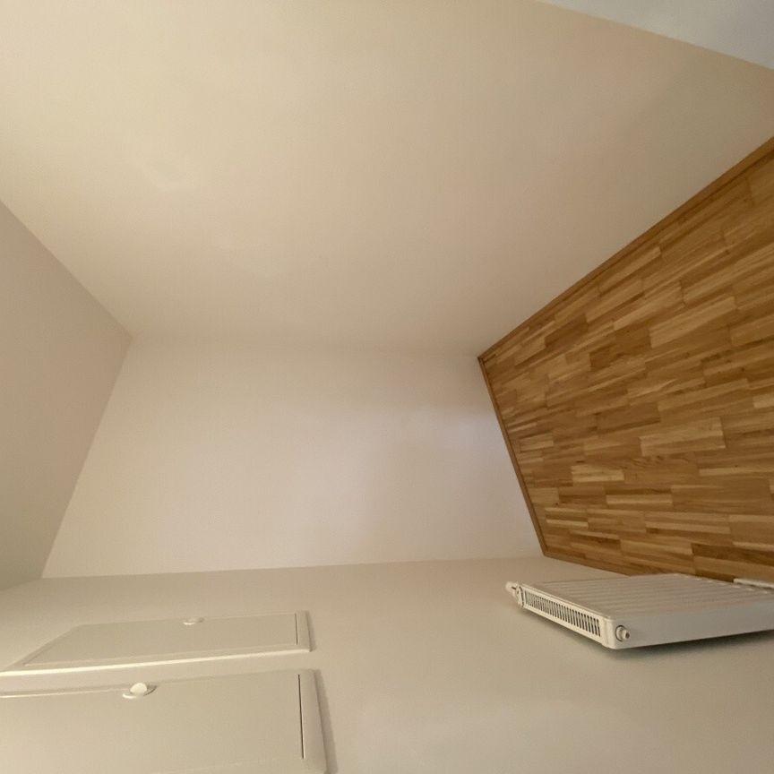 Helle Dachgeschoss 3 Zimmer Wohnung mit 2 Freiflächen in 1210 Wien ab sofort zu mieten - Foto 1