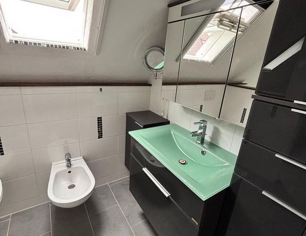 Helle 5-Zimmer Wohnung in ruhige Lage zu vermieten! - Photo 1