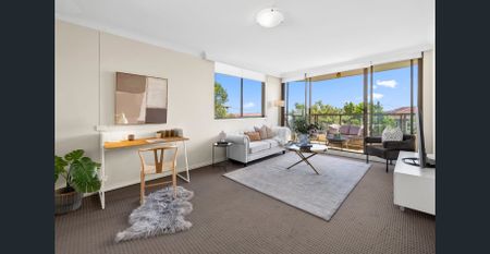 UNFURNISHED SPACIOUS THREE BEDROOM APARTMENT - Photo 2