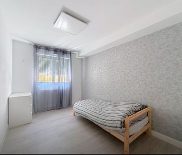 appartement 82m2, terrasse, 3 chambres, place de parking - Photo 2