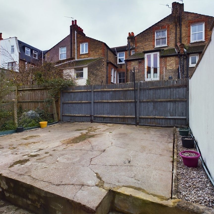 2 Bed Maisonette, Garratt Terrace, SW17 - Photo 1