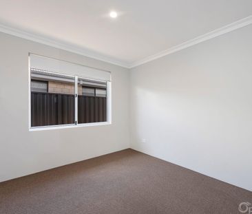 Brand new 4-bedroom home in Lakelands - Photo 2