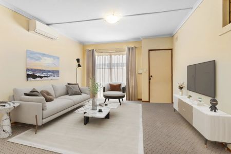 Coastal Convenience Close to the Beach - Photo 3