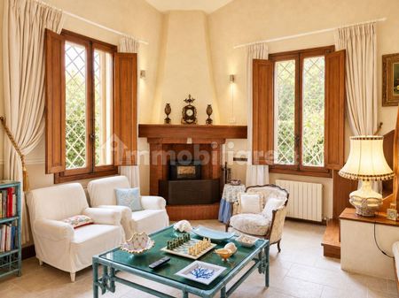 Villa unifamiliare via Giuseppe Mazzini 115, Vittoria Apuana, Forte dei Marmi - Photo 2
