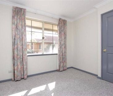 Cozy Secure Villa in Cannington - Photo 2