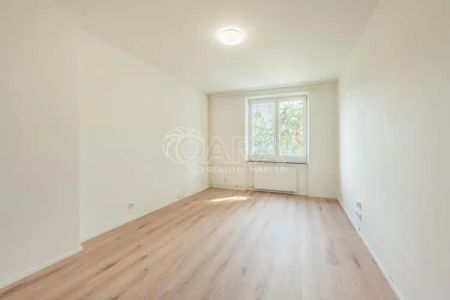 Pronájem světlého bytu 2+kk (53,6 m and sup2;) v Zelenečské ulici ideální pro dlouhodobé bydlení - Photo 4