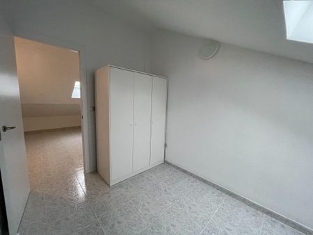 Ático Dúplex en 3ª Planta junto a Centro Comercial Plaza Río 2 – Listo para entrar a vivir - Photo 3