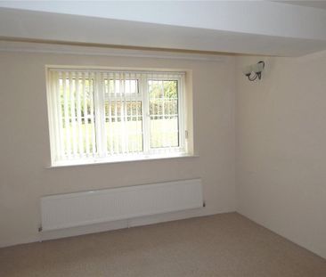 2 bedroom semi-detached house to rent - Photo 6