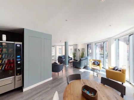 5 Bed Cluster En-suite - Photo 2