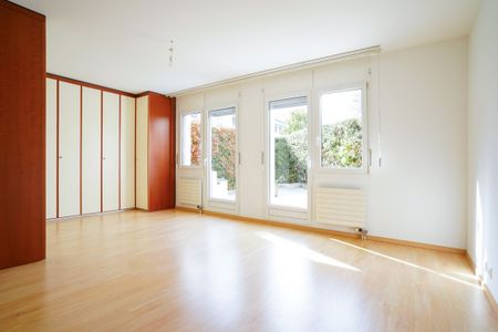 Appartement de 5 pièces en rez de jardin avec sous-sol aménagé - Photo 2