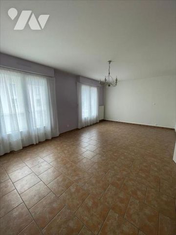 Appartement 3 pièces de 76 M2 avec balcon, ascenseur, stationnement - Photo 2