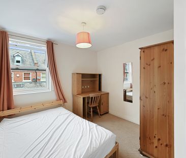 6 Bed Student Accommodation - Photo 5